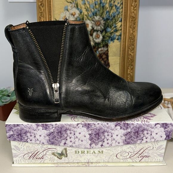 FRYE 7B Carly Black Zip Details Pull on Chelsea Ankle Boots - Picture 9 of 11